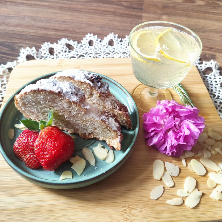 Migdałowy stollen i podróż w przeszłość