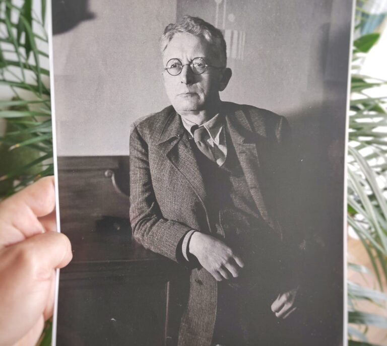 „Świat bardzo szybko opróżnia się z opowieści”