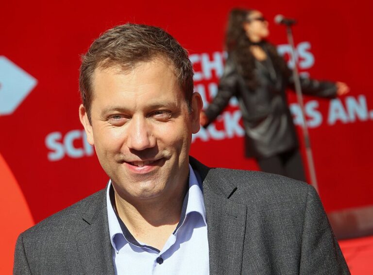 Gospodarka Niemiec: Projekt budżetu przyjęty – rekordowe inwestycje kontra obawy