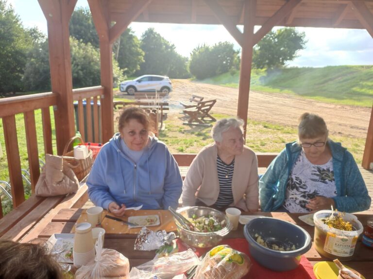 Olsztynek. Ognisko nad jeziorem