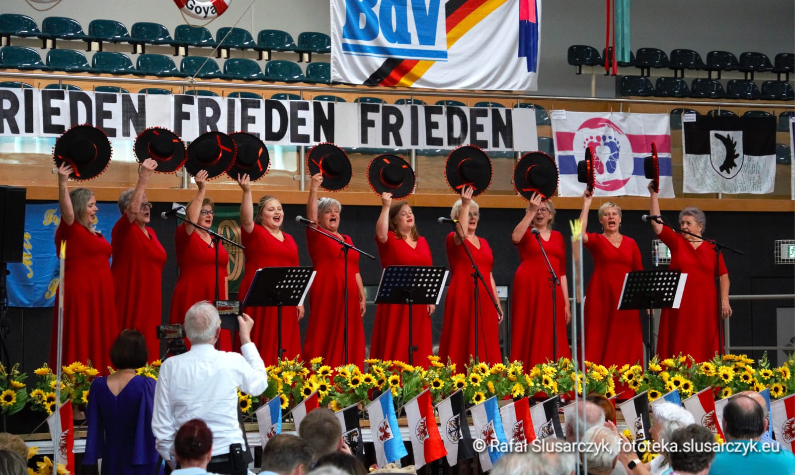 „Kupskie Echo” begeistert das Publikum am Tag der Heimat in Anklam