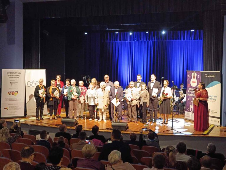 Dźwięki wspólnoty: Koncert Powiatowy Mniejszości Niemieckiej w Głogówku oczarował publiczność