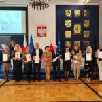 Uhonorowano doskonałość w edukacji bilingwalnej i wyróżnioną architekturę