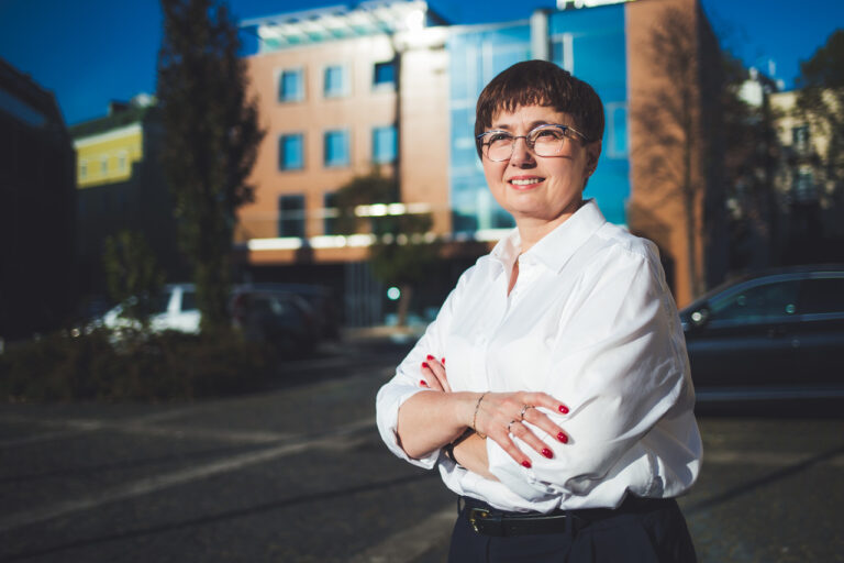 Silna, dumna, pewna siebie