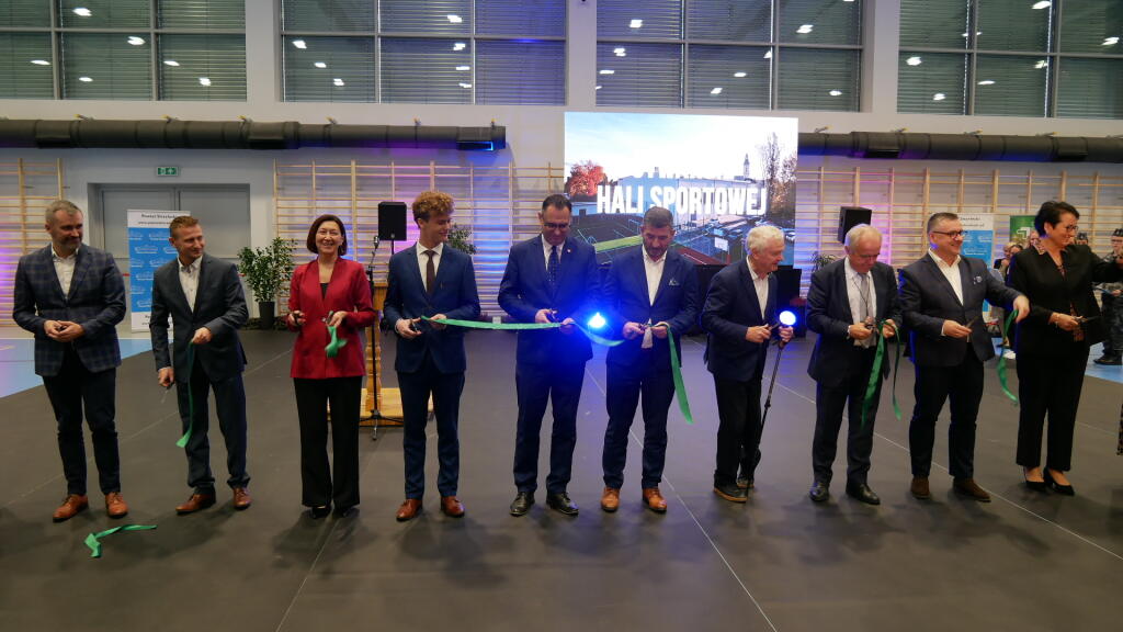 Nasz samorząd: W powiecie strzeleckim otwarto pierwszą w regionie w pełni pasywną halę sportową