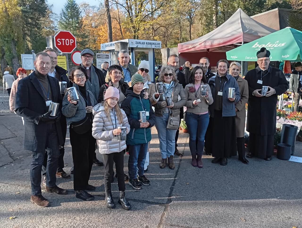 Udana Kwesta na Cmentarzu Komunalnym w Opolu-Półwsi – ponad 14 tysięcy złotych na renowację nagrobków