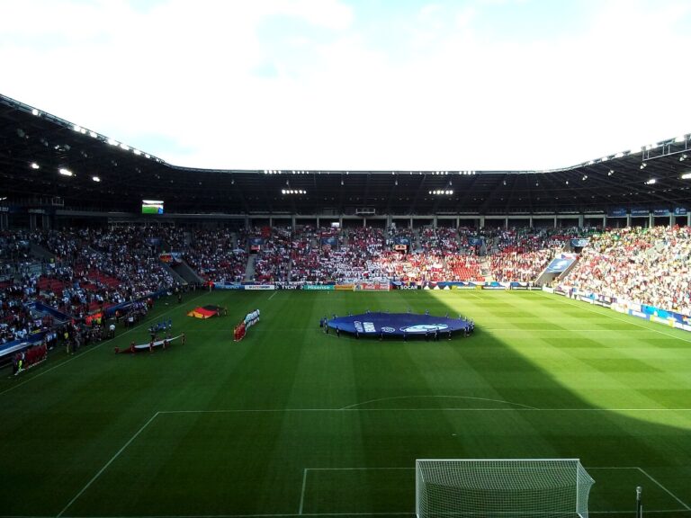 Nowe areny, stare tradycje: Górnośląskie stadiony piłkarskie w procesie transformacji