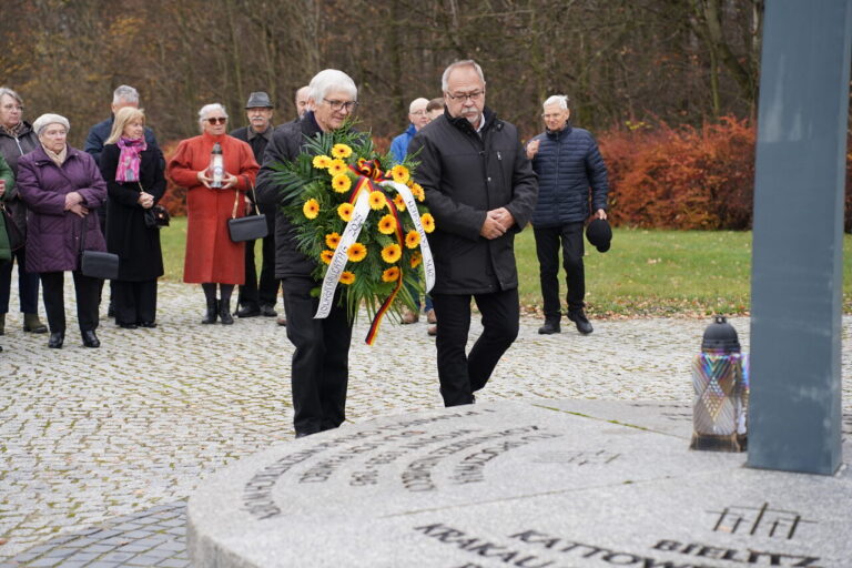 Mniejszość pamięta o ofiarach wojen