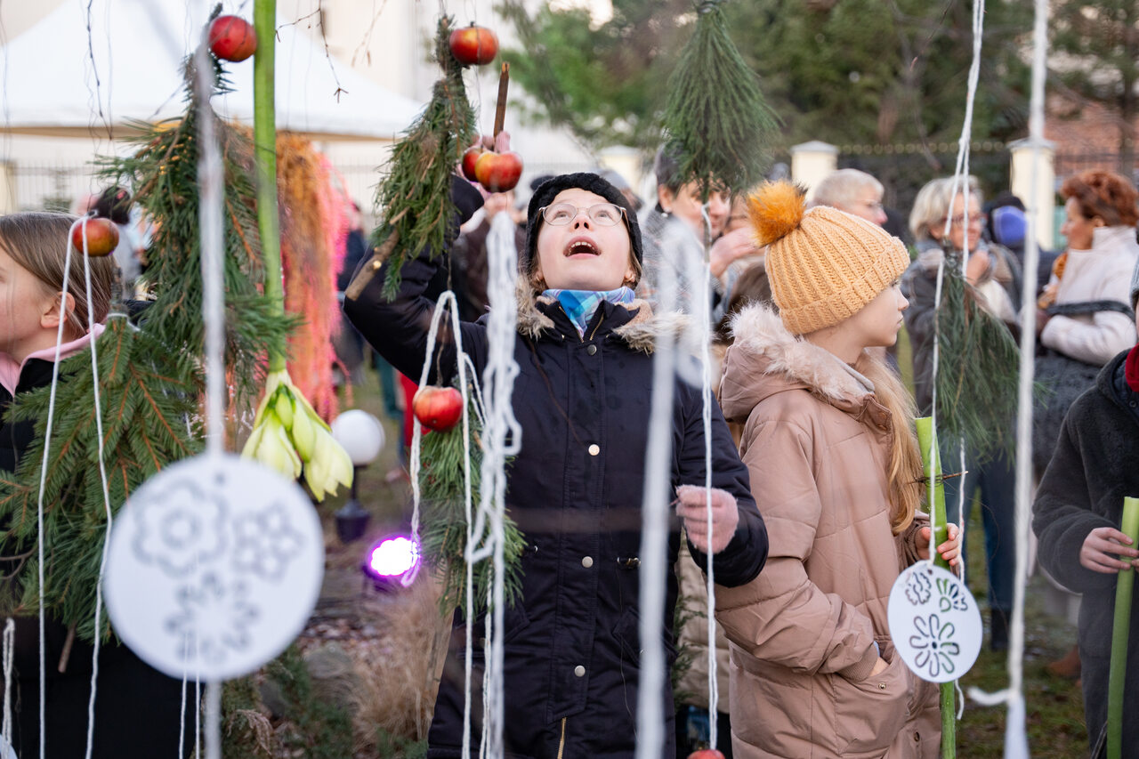 Tkanki miejsca – gdy sztuka splata ludzi, tradycję i przestrzeń