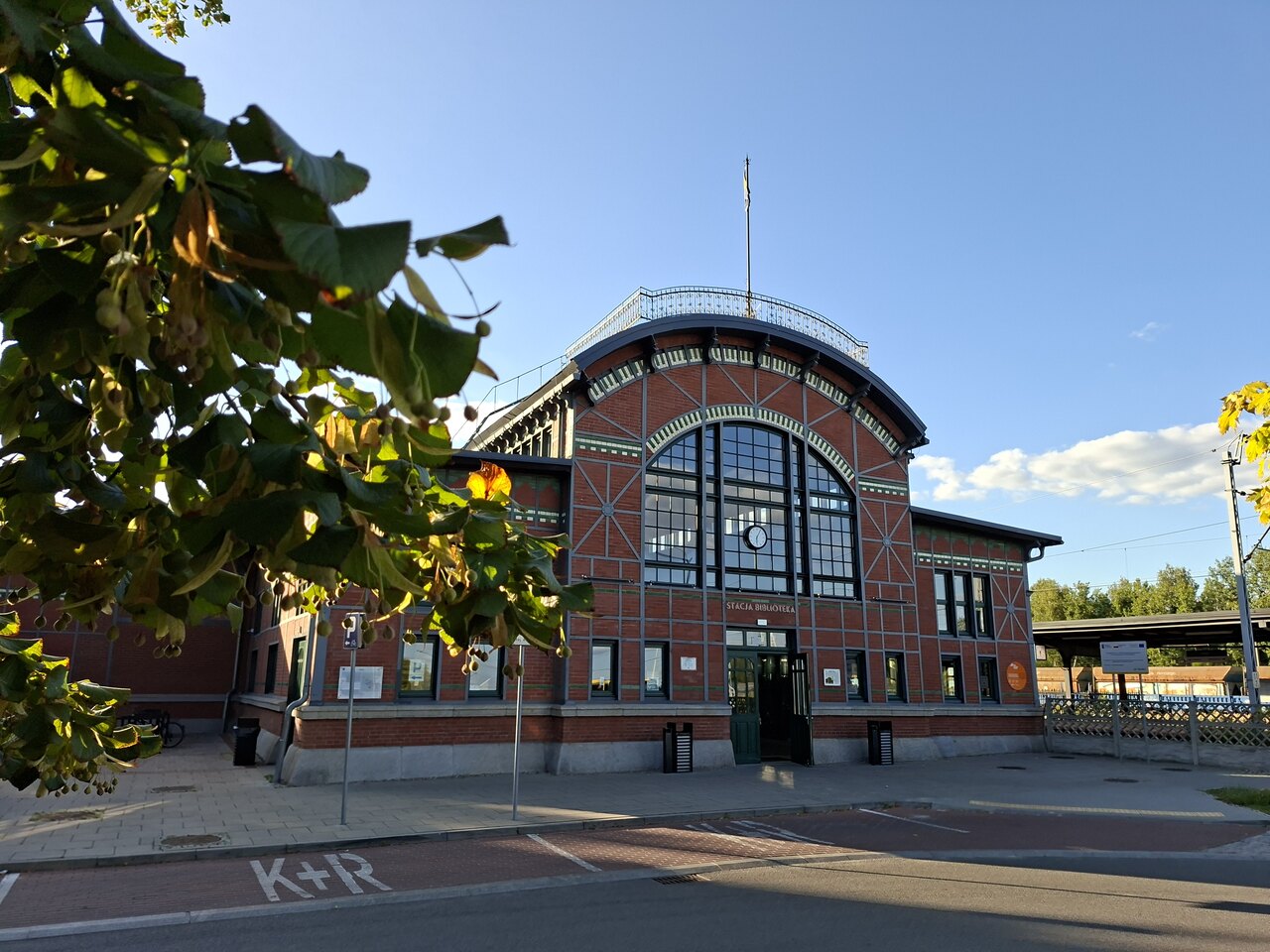 Dworzec kolejowy w Chebziu