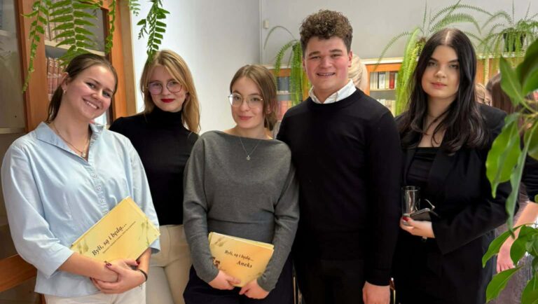 Tradycja spotyka przyszłość: uczniowie piszą historię o niemiecko-bilingwalnej „Dwójce”