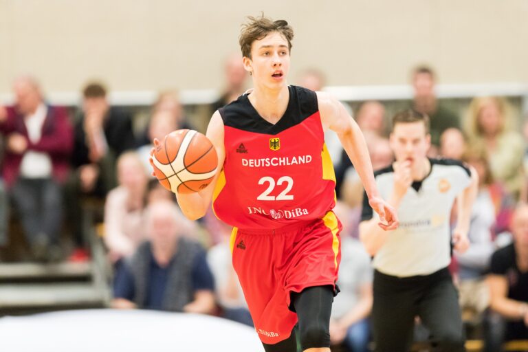 Niemieccy koszykarze na parkietach NBA: Kapitan na karuzeli