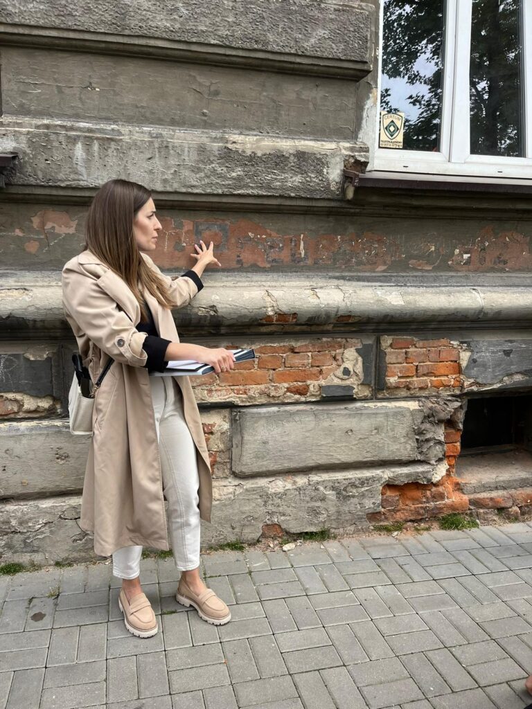 „Mama, guck mal, eine deutsche Inschrift!“