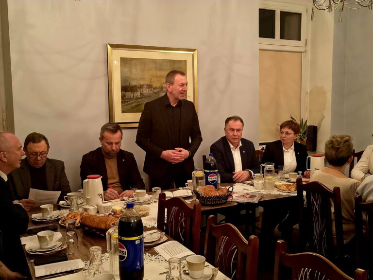 Nie tylko tradycja: Śledzik okazją do snucia planów i dyskusji