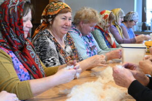 Szkubanie pierza w Nakle