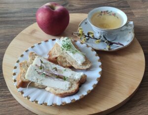 Między ogrodem a stołem. Opowieść z Pałacu Kamieniec