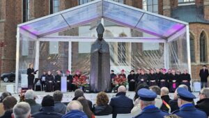 Między cytatem a zobowiązaniem