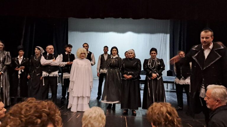 Tczew: Powitali wiosnę w teatrze