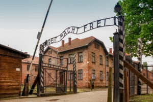Z lamusa historii: Zbrodnie niemieckie, nazistowskie czy hitlerowskie?