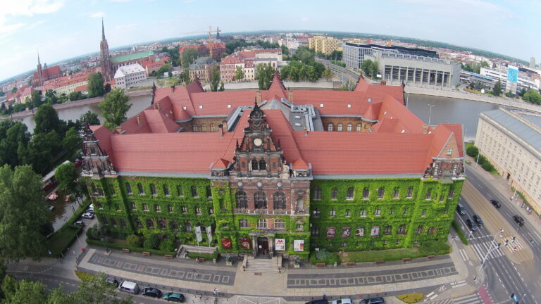 „Prawie 800 tys. zwiedzających w 2025 roku”: Muzeum Narodowe we Wrocławiu również w 2026 roku zaprasza na liczne wystawy