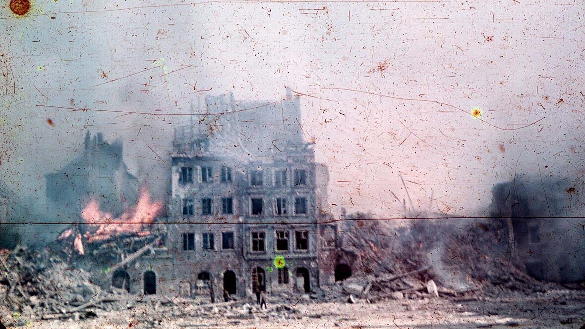 Nicht nur „Hitler-Verbrechen“: Zum Diskurs von Erinnerung und Verantwortung