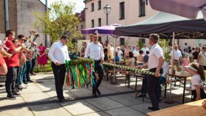 Der Maibaum ist nach Guttentag zurückgekehrt