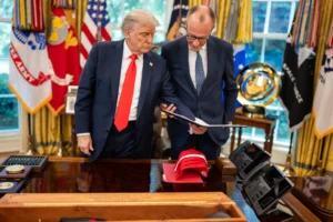 Gospodarka: Donald Trump znów zamierza uderzyć cłami w UE