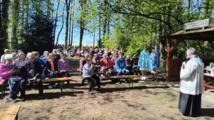 Maiandacht am Waldbrunnen: Wo Tradition, Natur und Gemeinschaft zusammenfinden