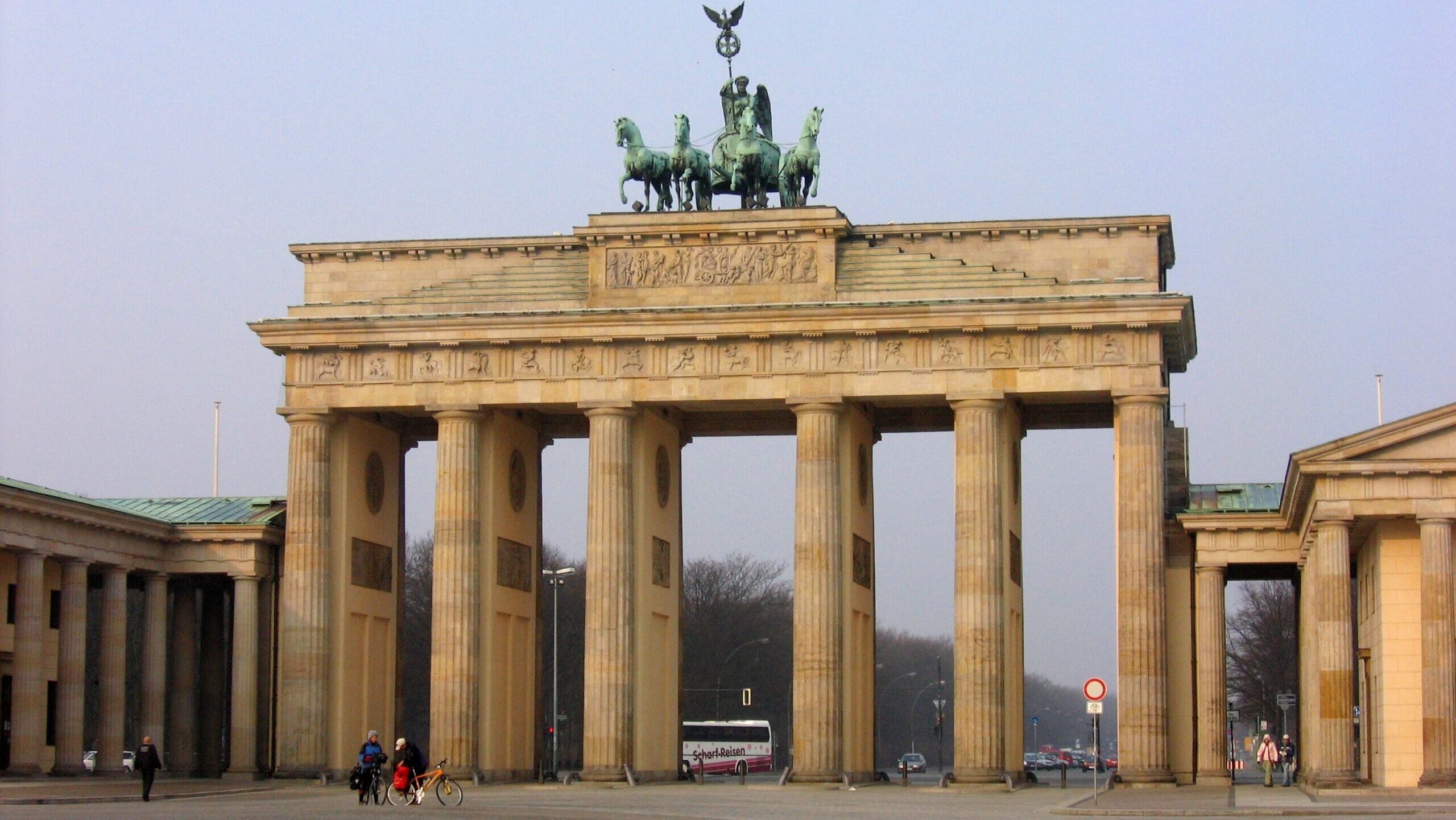 Pomiędzy