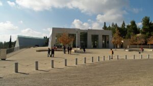 Eine Krise der Erinnerungseinrichtungen? Über die Pläne zur Eröffnung von Yad-Vashem-Zweigstellen in Deutschland