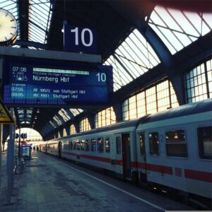 60 000 bezpłatnych podróży kolejowych dla młodych ludzi